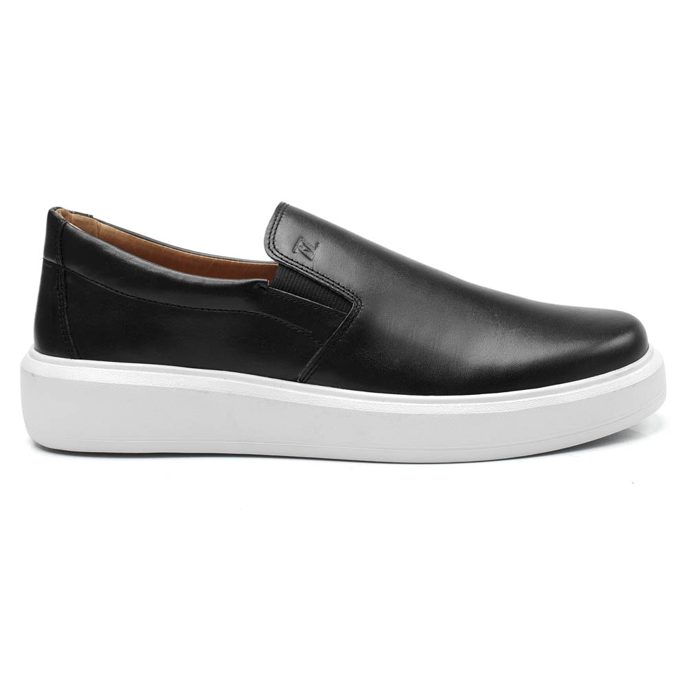 Slip-On Iate em Couro Preto